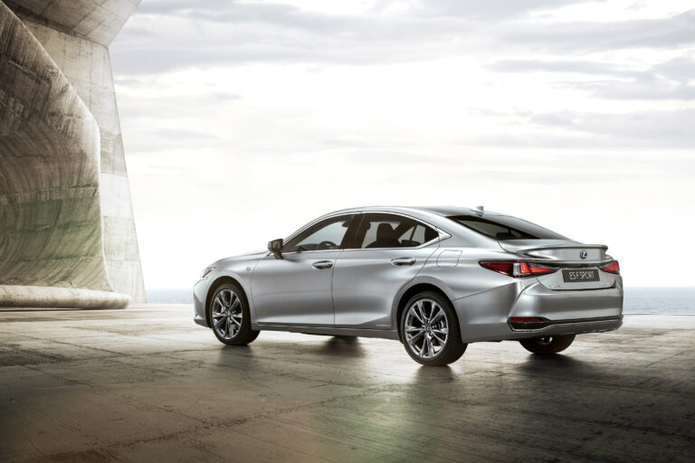 Lexus ES F SPORT