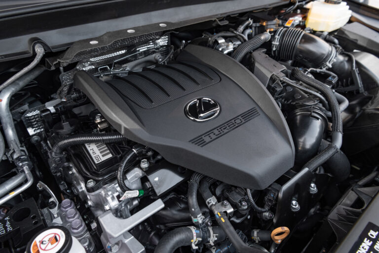 De spectaculaire Lexus RX h hybride elektrisch gericht op prestaties