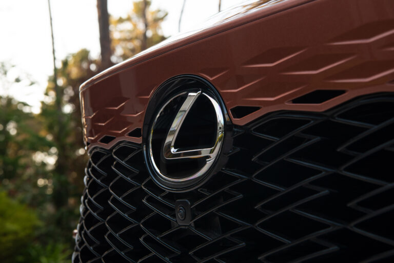 De spectaculaire Lexus RX h hybride elektrisch gericht op prestaties
