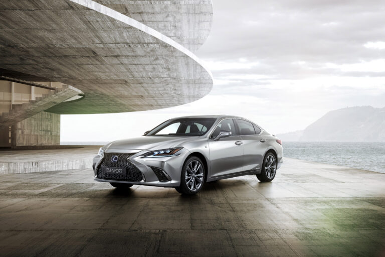 Lexus op de Autosalon van Parijs Lexus ES