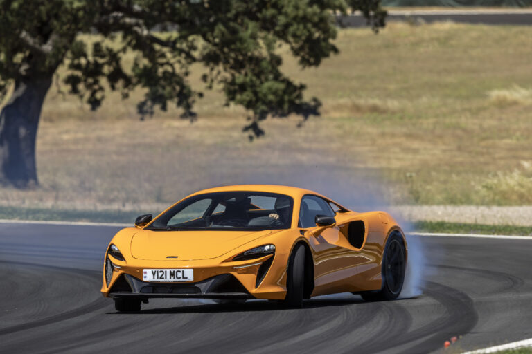 McLarenArtura