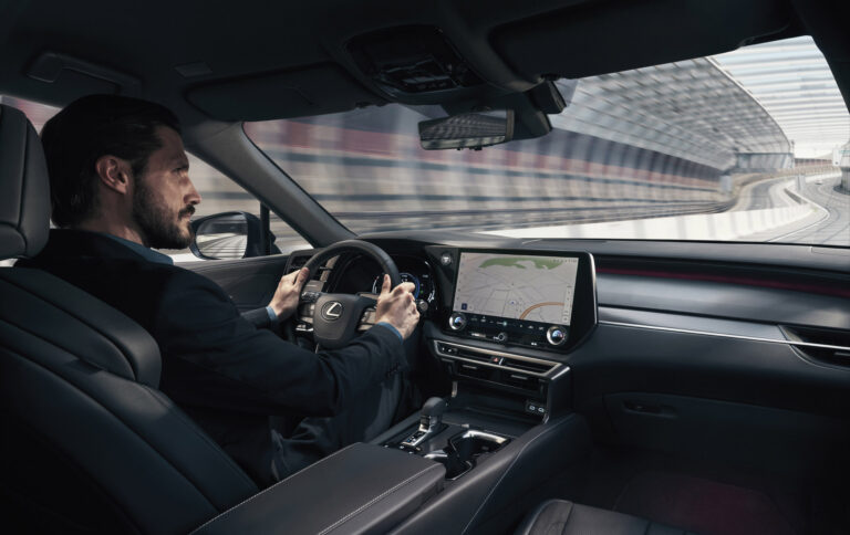 De spectaculaire Lexus RX h hybride elektrisch gericht op prestaties