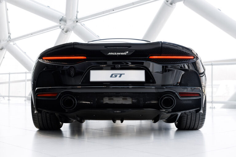 LEC McLaren GT Zwart
