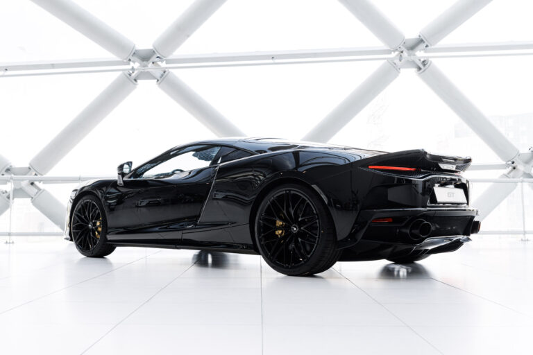 LEC McLaren GT Zwart