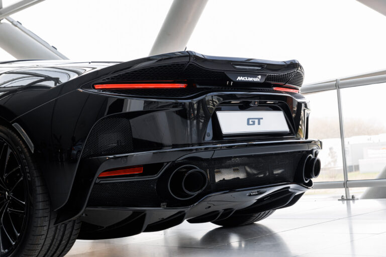 LEC McLaren GT Zwart