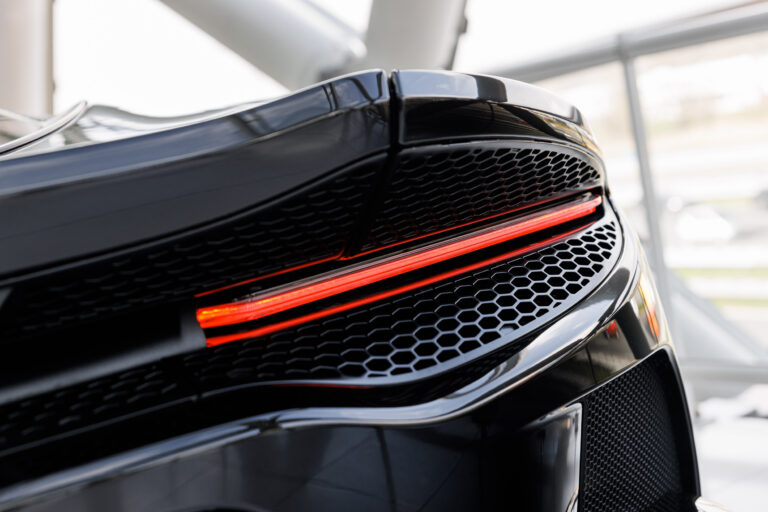 LEC McLaren GT Zwart