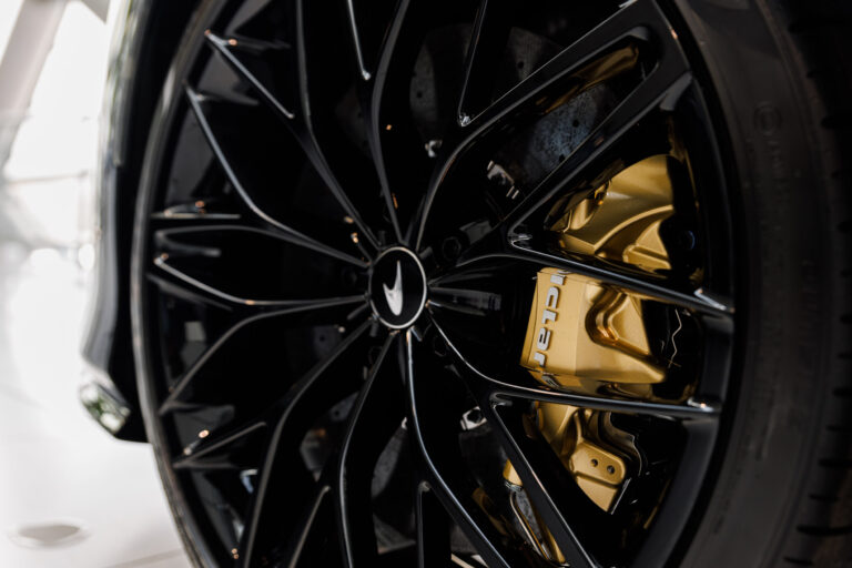LEC McLaren GT Zwart