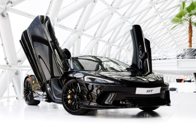 LEC McLaren GT Zwart
