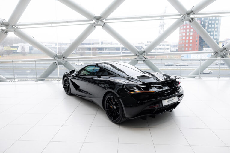 McLaren S Cosmos Black