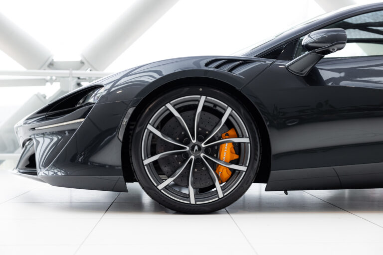 McLaren Artura Plateux
