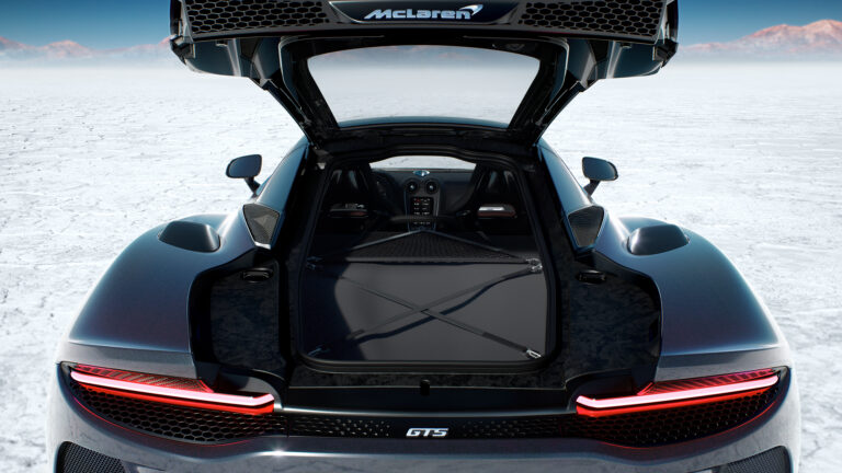 GTS Detail Interior Real Luggage