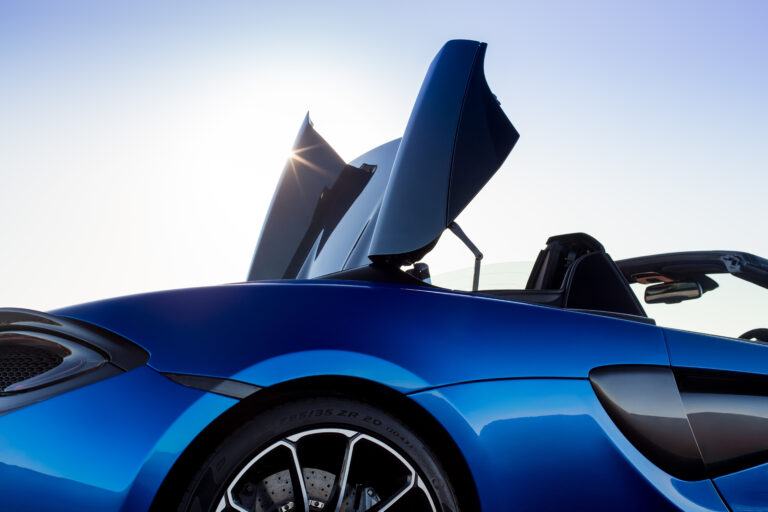 S Spider Roof Opening Image