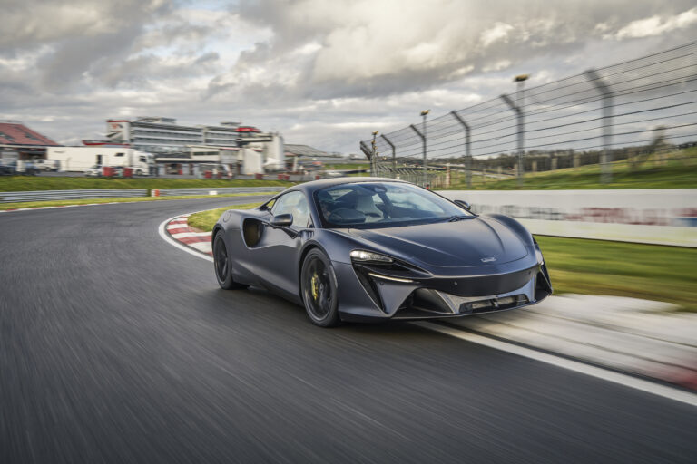 DRxArtura BrandsHatch DynamicFront