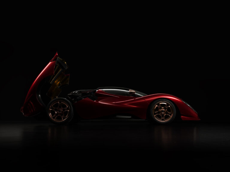 De Tomaso P Clamshell