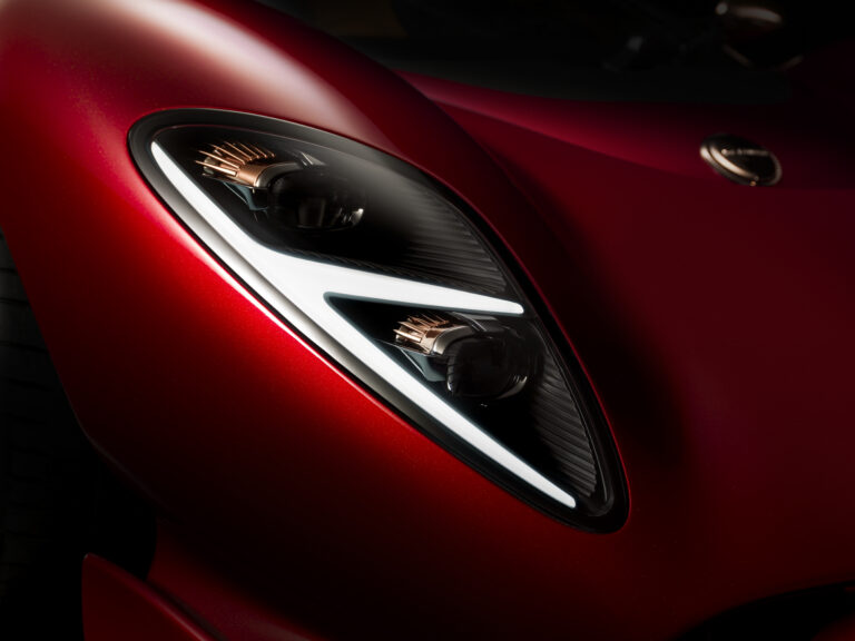 De Tomaso P Headlight