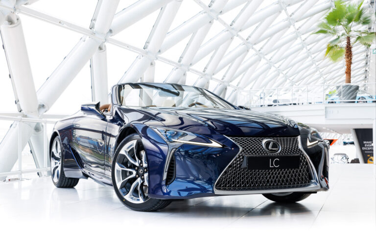 JPEG Lexus LC Blauw