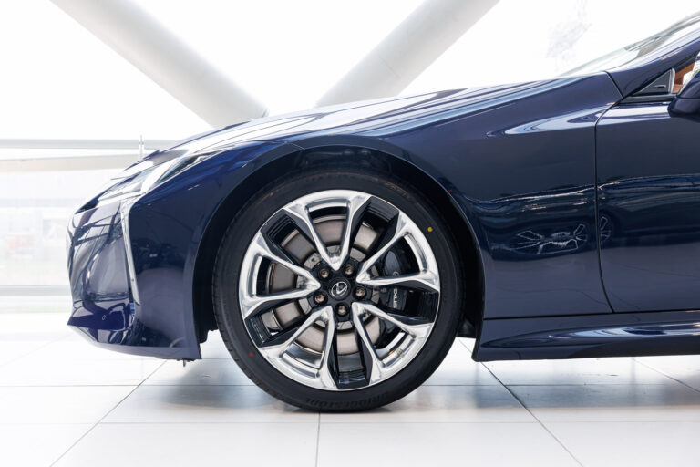 JPEG Lexus LC Blauw