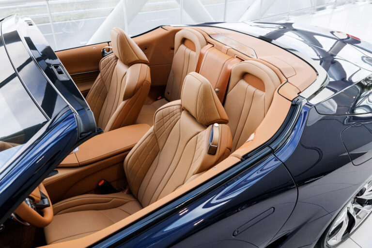 JPEG Lexus LC Blauw