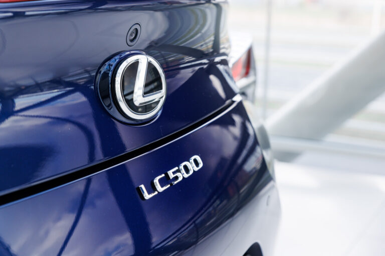 JPEG Lexus LC Blauw