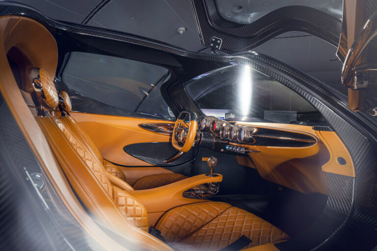 JPG LEC De Tomaso P showroom