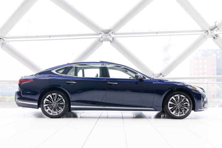 Lexus LS h