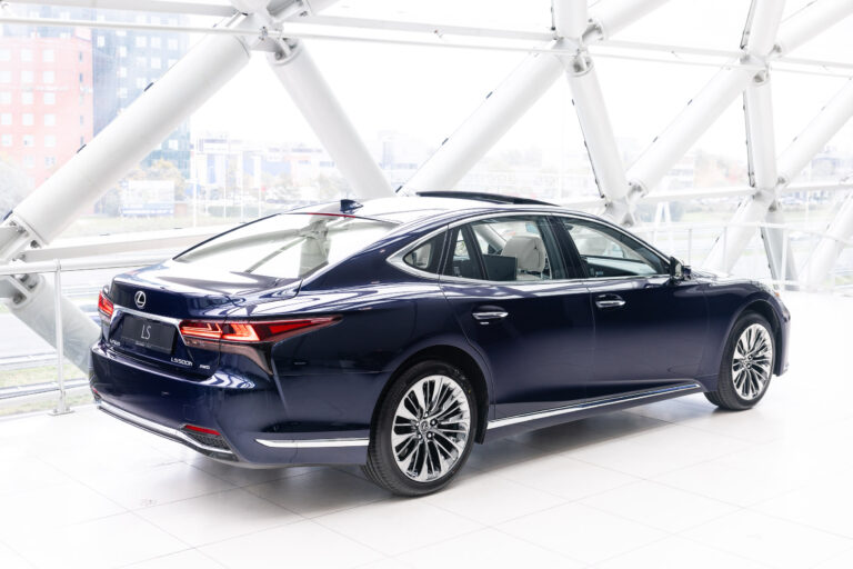 Lexus LS h