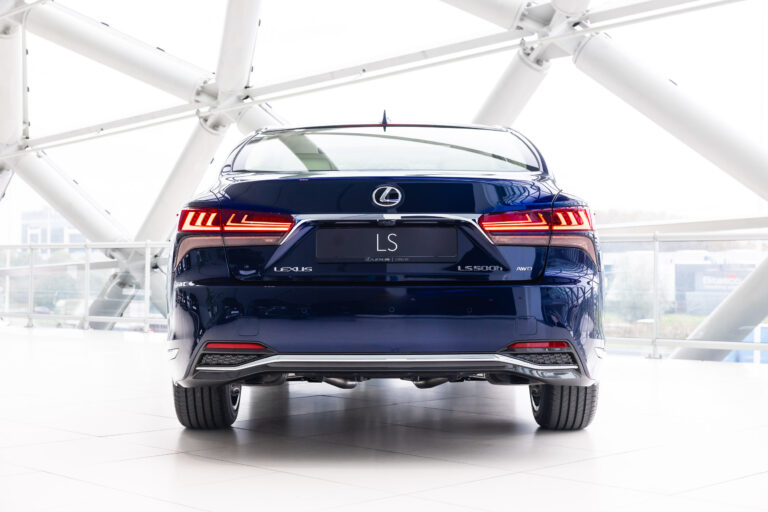 Lexus LS h