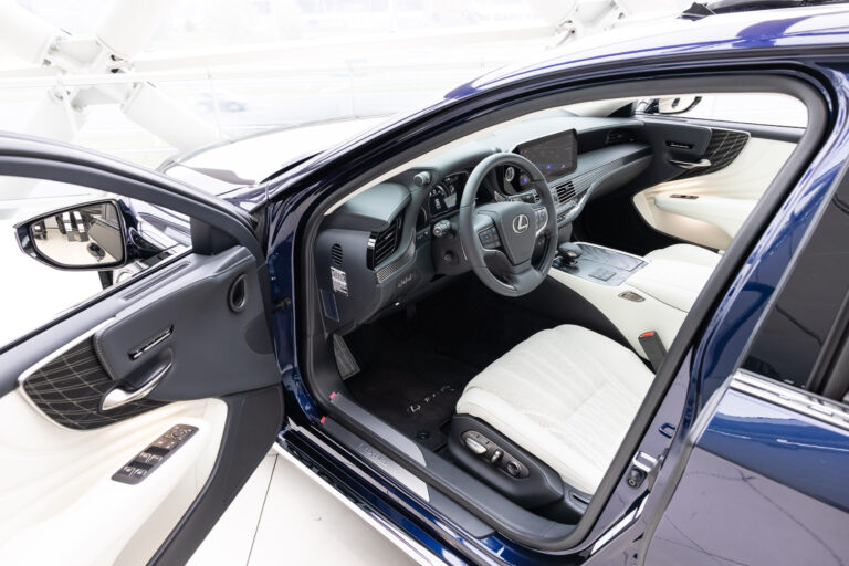 Lexus LS h