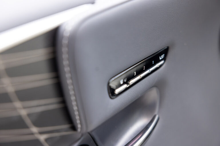 Lexus LS h