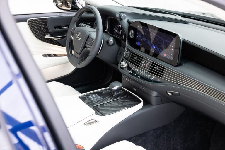 Lexus LS h