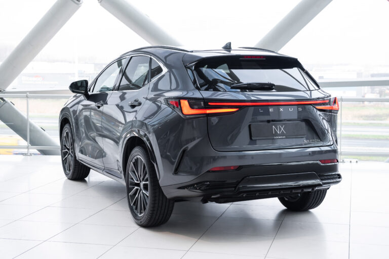 Lexus NX H grijs