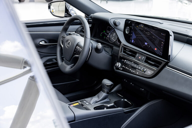 Lexus RS h