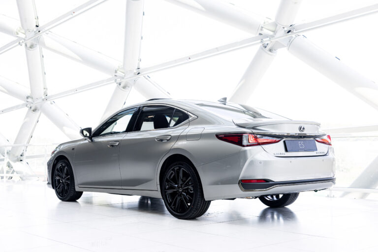 Lexus RS h
