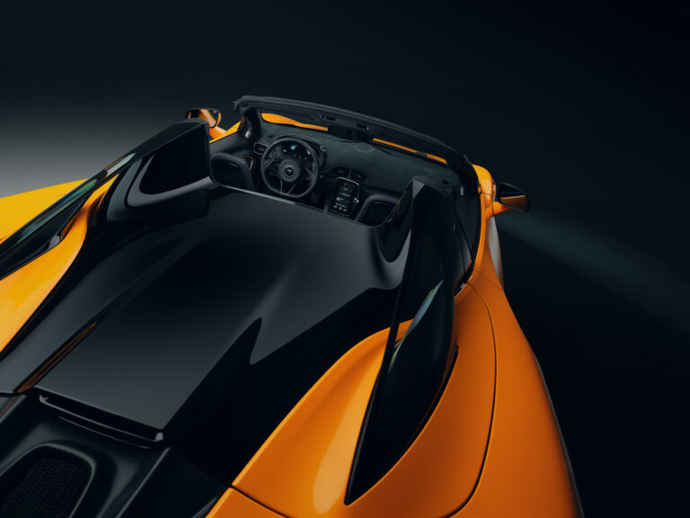 MCLAREN ARTURA SPIDER INTERIOR OVERLOOKING