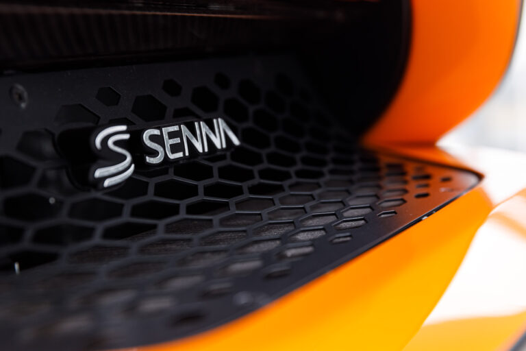 McLaren Senna zwart