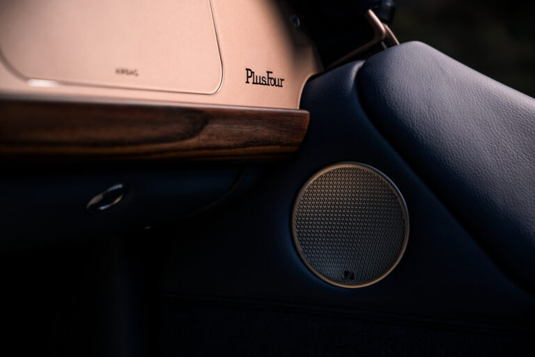 Morgan Plus Sennheiser grille