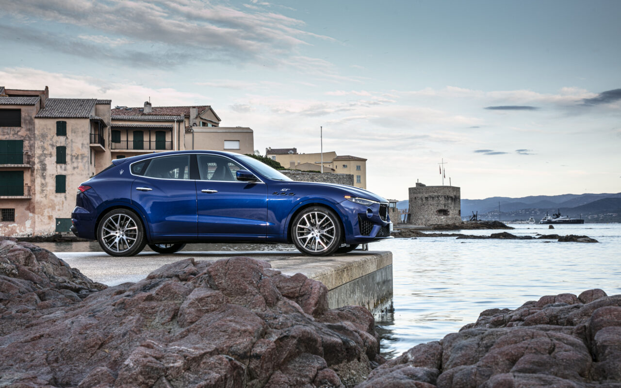 Original MaseratiLevanteHybridBluEmozioneSaintTropez