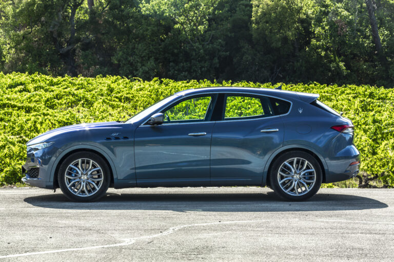 Original MaseratiLevanteHybridAzzurroAstroSaintTropez