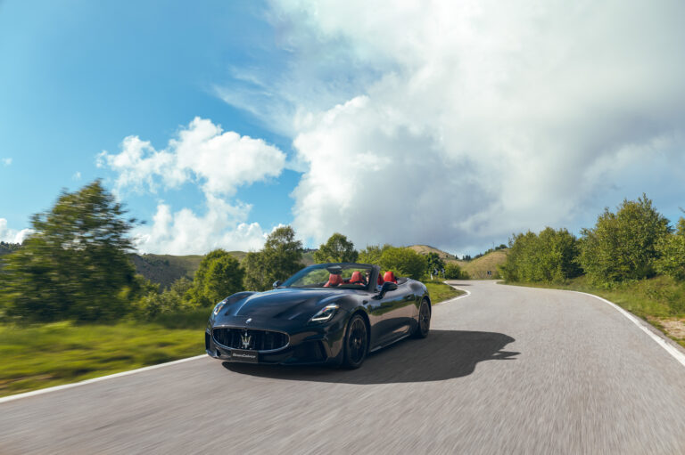 Original MaseratiGranCabrioTrofeoNightInteraction